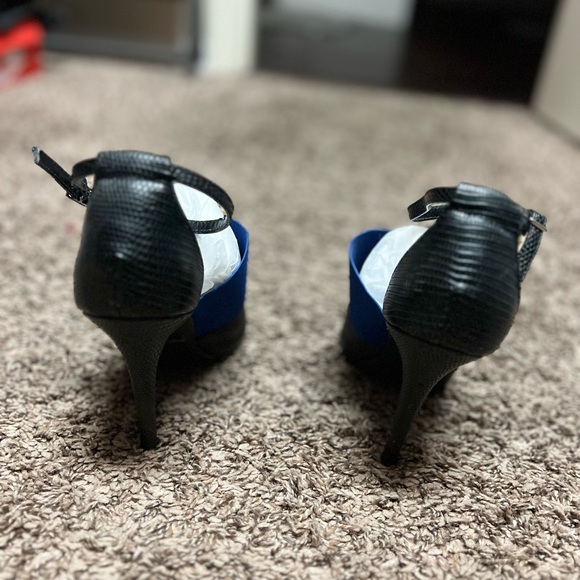 7.5 Signature black & blue 5in heels - Picture 4 of 5